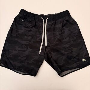 Vuori “V” cycled performance 4 way stretch size large